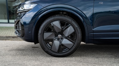 VW Touareg 3.0 TDI R-Line Limited (pohľad do interiéru)