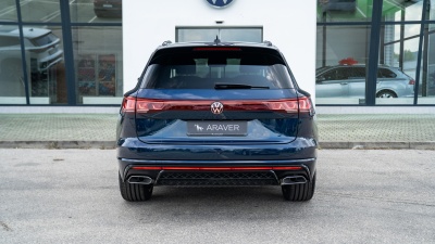 VW Touareg 3.0 TDI R-Line Limited (pohľad do interiéru)