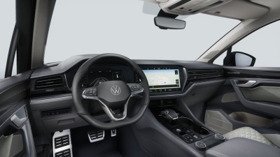 VW Touareg 3.0 TDI R-Line Limited (pohľad do interiéru)