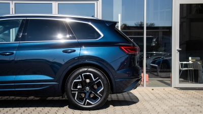VW Touareg 3.0 TDI R-Line Limited (pohľad spredu)