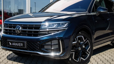 VW Touareg 3.0 TDI R-Line Limited (pohľad do interiéru)