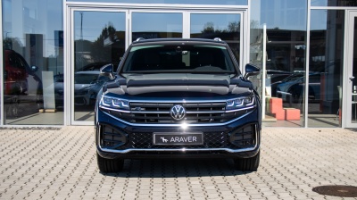 VW Touareg 3.0 TDI R-Line Limited (pohľad do interiéru)
