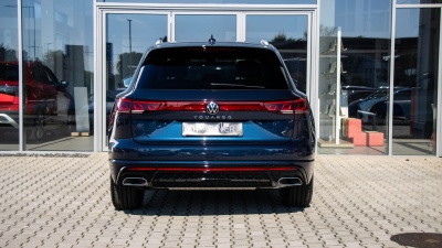 VW Touareg 3.0 TDI R-Line Limited (pohľad do interiéru)