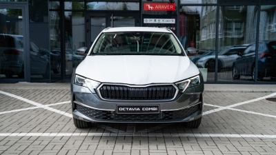 Škoda Octavia combi 1.5 TSI Top Selection (pohľad zozadu)
