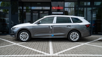 Škoda Octavia combi 1.5 TSI Top Selection (pohľad zboku)