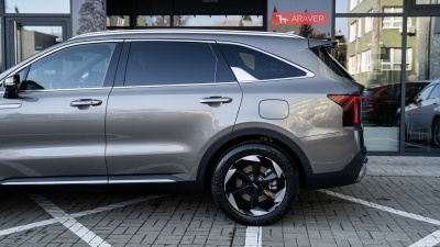 Kia Sorento HEV 1.6 T-GDi 4x4 Platinum  (pohľad do interiéru)