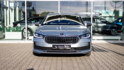 Škoda Superb Combi 2.0 TDI (pohľad zboku)