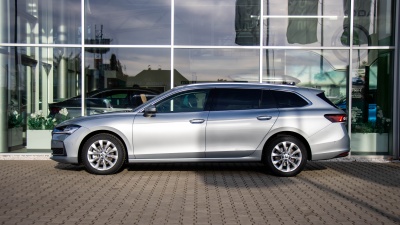 Škoda Superb Combi 2.0 TDI (pohľad spredu)