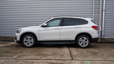 BMW X1 20i Xdrive (pohľad zboku)