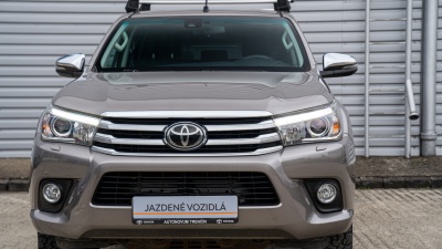 Toyota Hilux 2.4 D-4D (pohľad do interiéru)