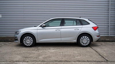 Škoda Scala 1.0 TSI (pohľad zboku)