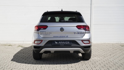 VW T-Roc 1.5 TSI Limited (pohľad zozadu)