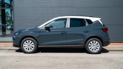 SEAT Arona 1.0 TSI Style Family (pohľad zboku)