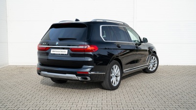 BMW X7 30d xDrive (pohľad zboku)