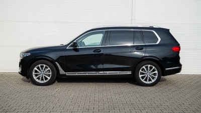 BMW X7 30d xDrive (pohľad zozadu)