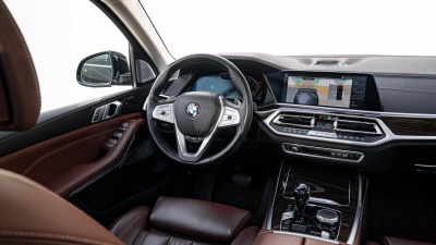 BMW X7 30d xDrive (pohľad do interiéru)