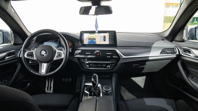 BMW 530d xDrive Sedan (pohľad do interiéru)