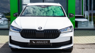 Škoda Superb Combi 1.5 TSI iV Sportline (pohľad zboku)