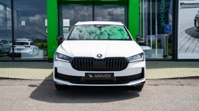 Škoda Superb Combi 1.5 TSI iV Sportline (pohľad zozadu)