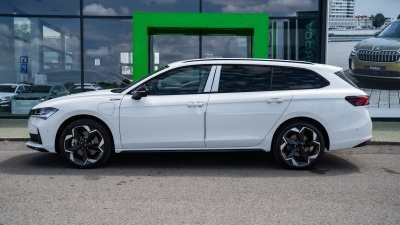 Škoda Superb Combi 1.5 TSI iV Sportline (pohľad do interiéru)