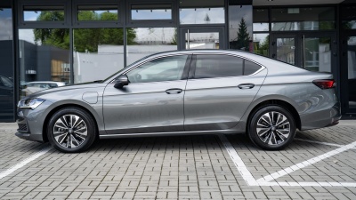 Škoda Superb 1.5 TSI iV Top Selection  (pohľad zozadu)
