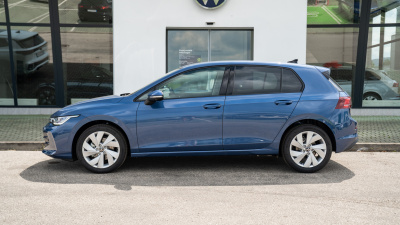 VW Golf 1.5 eTSI Limited (pohľad do interiéru)