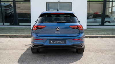 VW Golf 1.5 eTSI Limited (pohľad do interiéru)