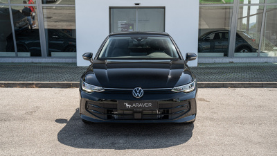 VW Golf 1.5 eTSI Limited (pohľad zozadu)