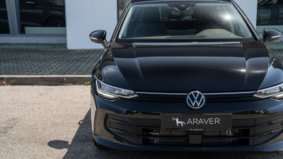 VW Golf 1.5 eTSI Limited (pohľad spredu)