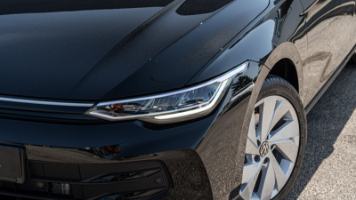 VW Golf 1.5 eTSI Limited (pohľad do interiéru)