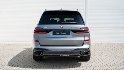 BMW X7 M60i xDrive (pohľad do interiéru)