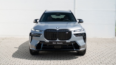BMW X7 M60i xDrive (pohľad do interiéru)