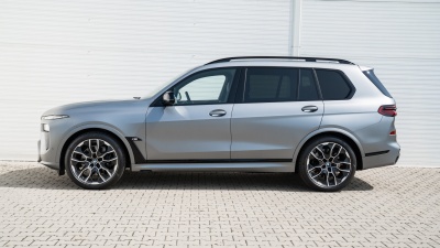 BMW X7 M60i xDrive (pohľad zozadu)
