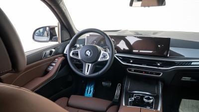 BMW X7 M60i xDrive (pohľad do interiéru)