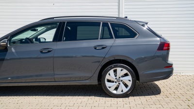 VW Golf Variant 1.5 eTSI Limited (pohľad do interiéru)