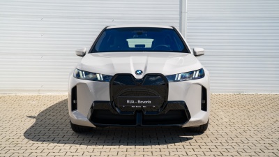 BMW iX 60 xDrive (pohľad do interiéru)