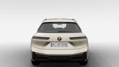 BMW iX 60 xDrive (pohľad do interiéru)