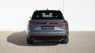 VW Touareg 3.0 TDI R-Line Limited (pohľad spredu)