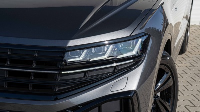 VW Touareg 3.0 TDI R-Line Limited (pohľad do interiéru)