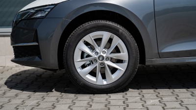 Škoda Octavia Combi 1.5 TSI Top Selection  (pohľad do interiéru)