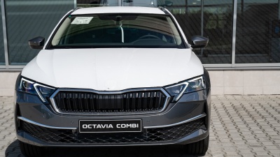Škoda Octavia Combi 1.5 TSI Top Selection  (pohľad zozadu)