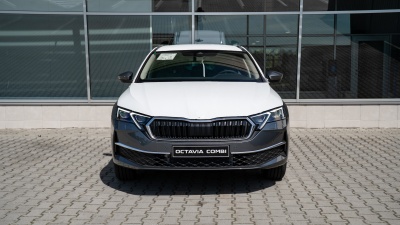 Škoda Octavia Combi 1.5 TSI Top Selection  (pohľad spredu)