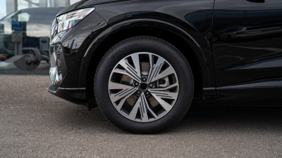AUDI Q4 45 e-tron (pohľad do interiéru)