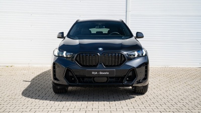 BMW X6 40i xDrive (pohľad do interiéru)