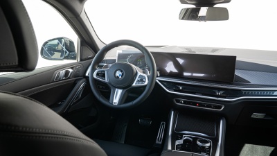 BMW X6 40i xDrive (pohľad do interiéru)