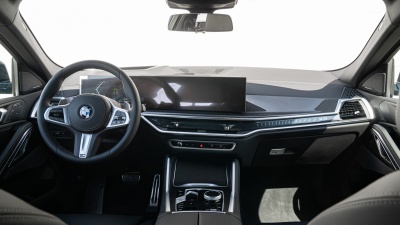 BMW X6 40i xDrive (pohľad do interiéru)