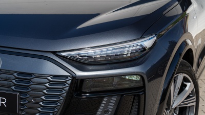 AUDI Q6 e-tron quattro (pohľad zboku)