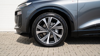 AUDI Q6 e-tron quattro (pohľad do interiéru)