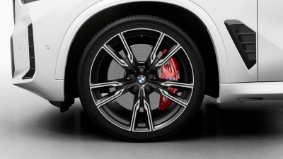 BMW X5 40d xDrive (pohľad spredu)