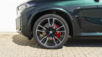 BMW X5 40d xDrive (pohľad spredu)